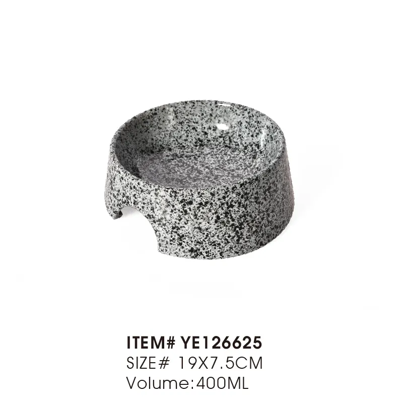 傾いた犬用ボウル