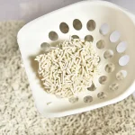 arena de fibra vegetal para gatos