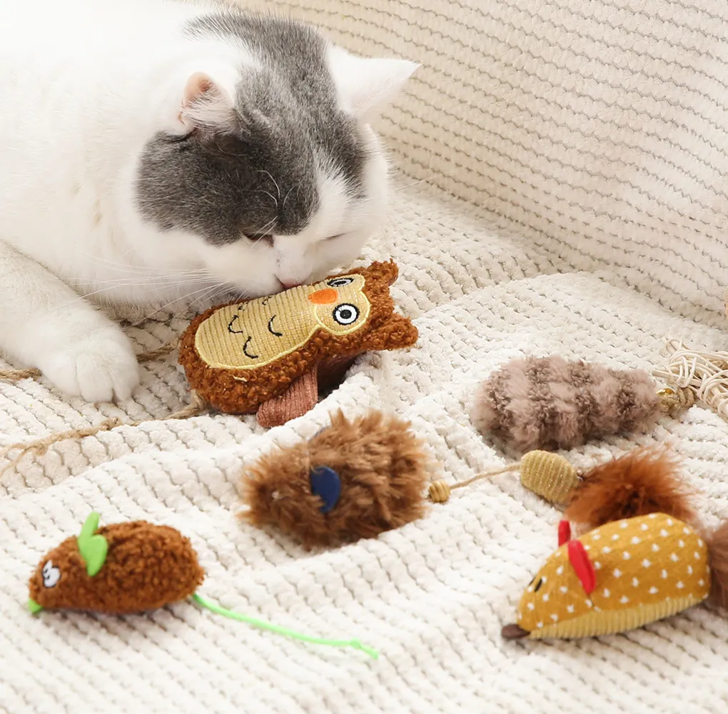 jouets pour chats avec herbe à chat